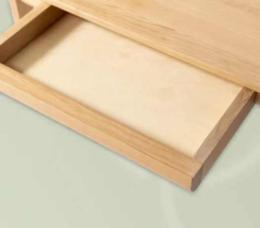 couchtisch-2-lade-offen-bo5a4528-210831-website-527x463-crop-50-50.webp