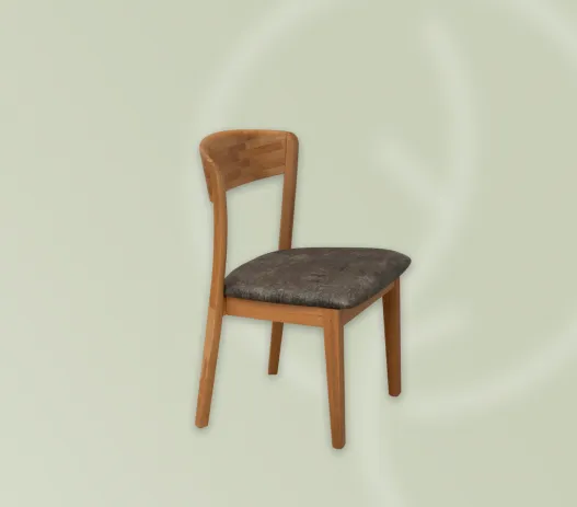stuhl-gurk-frontal-2-250108-website-527x463-crop-50-50.webp